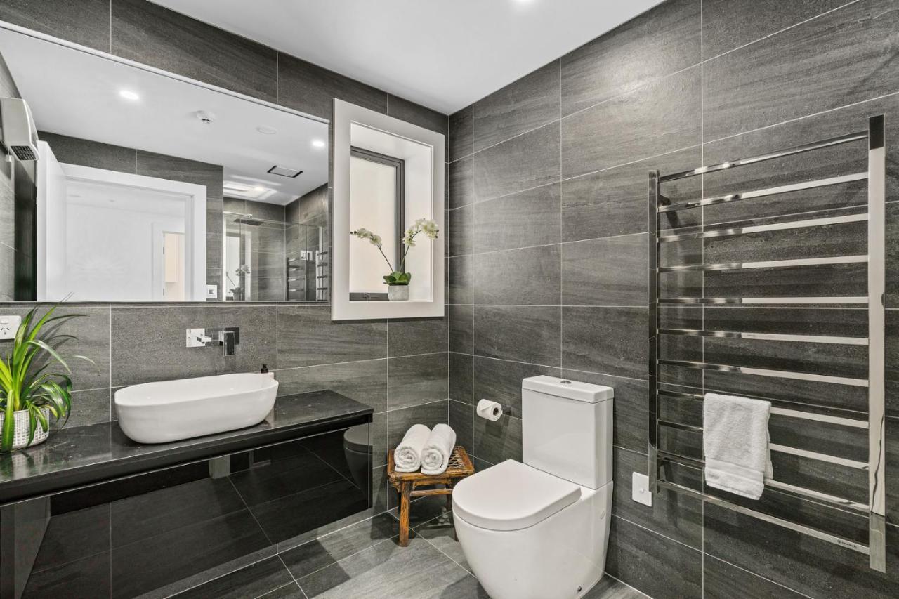 Luxurious Lakefront Penthouse Ванака Экстерьер фото