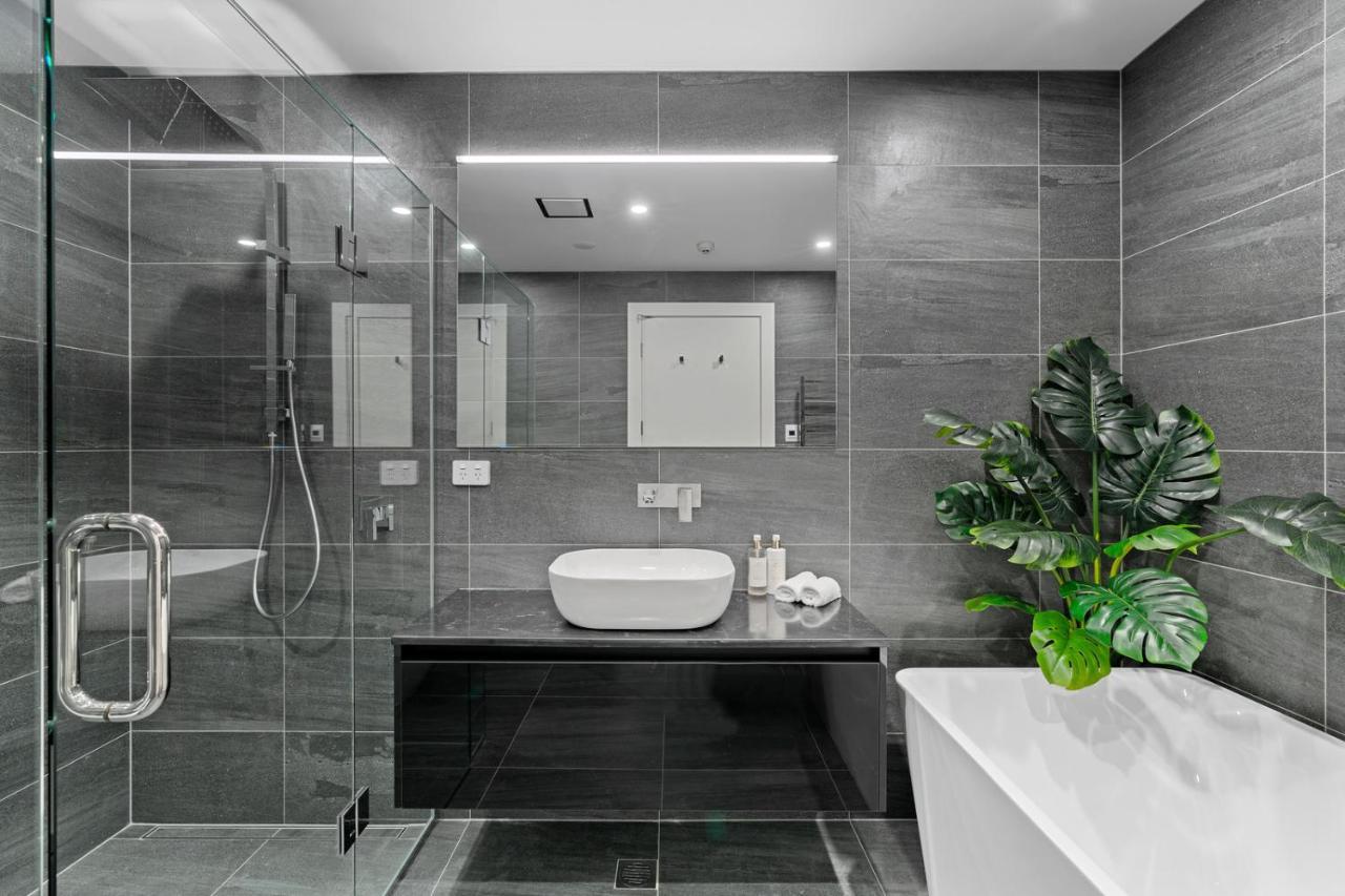 Luxurious Lakefront Penthouse Ванака Экстерьер фото